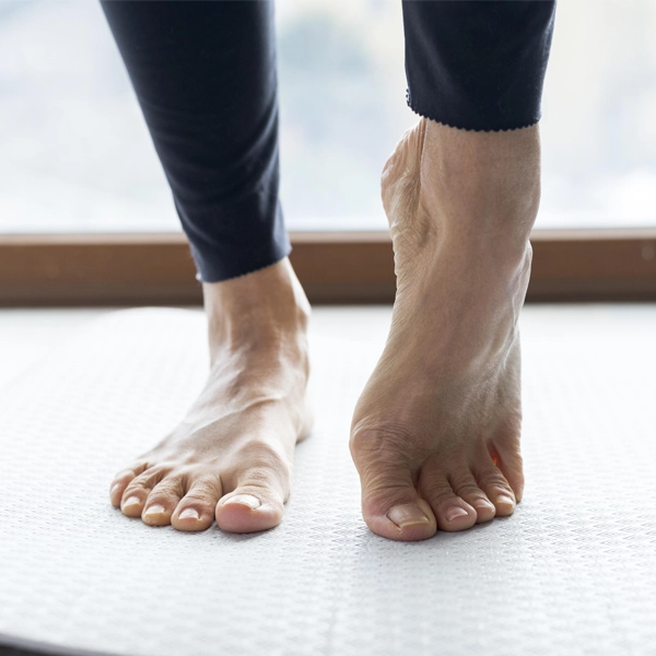 Descubre cómo prevenir y tratar el Hallux Valgus para mejorar tu bienestar.
