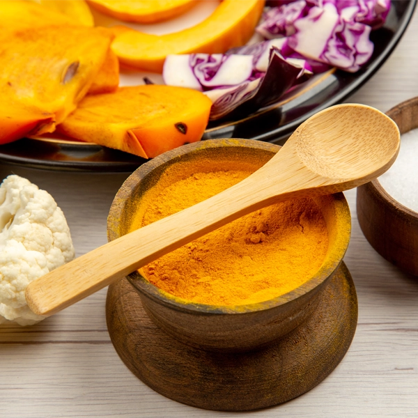 Té con cúrcuma y boswellia para fortalecer las articulaciones